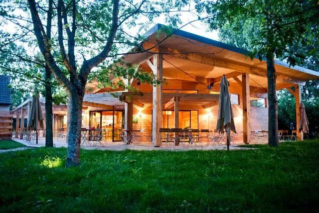 四川房车露营,川藏线上最火的房车露营基地