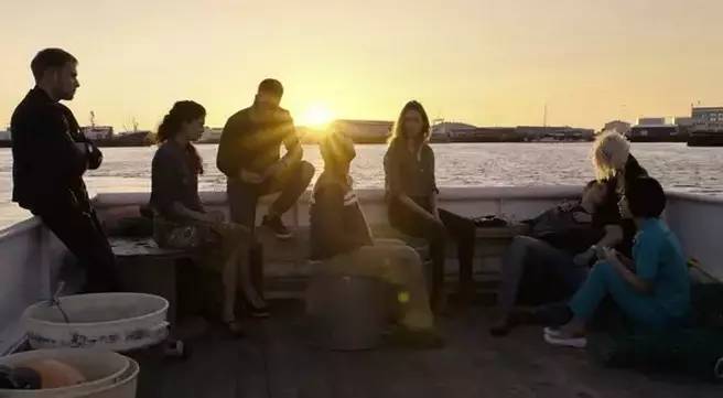 一次性放出8集，这部羞红妹子的美剧终于更新了！