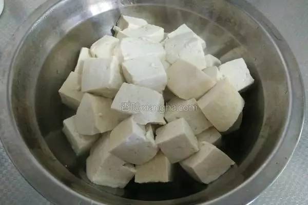 吃素就吃蛋白质丰富得豆腐，好吃到连盘子都能吃掉
