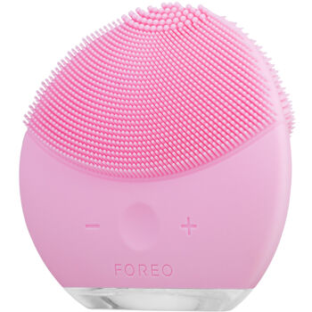 给女朋友送巧克力好还是花好,女友生日送花送巧克力还要送什么