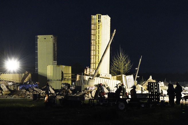 防御核战争的地下室构造图,人类建造基地防护僵尸