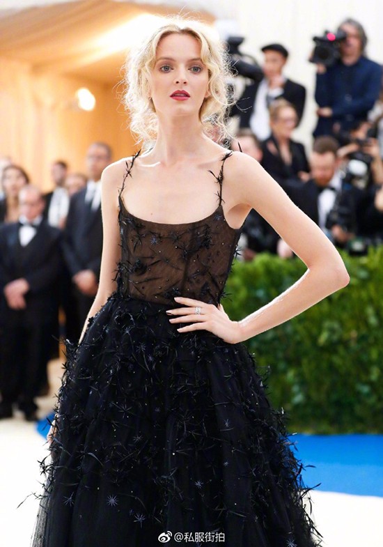 大幂幂大表姐美得稳妥可我更喜欢“玩很大”的日日和水果姐！