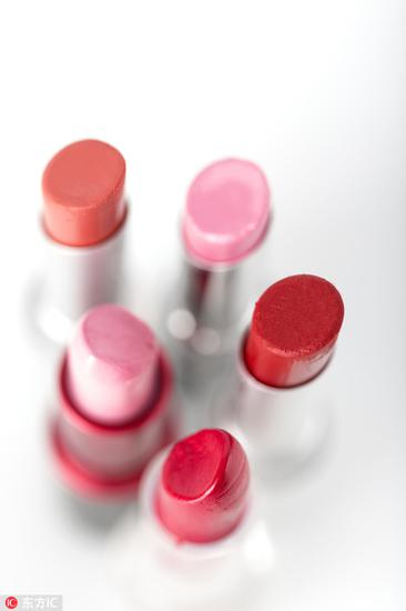 多名大学生惨遭毁容劣质化妆品致皮炎如何应对