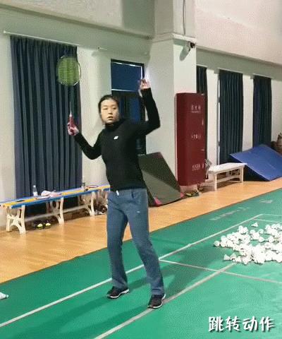 羽毛球引拍挥拍技巧,羽毛球挥拍技巧以及注意事项