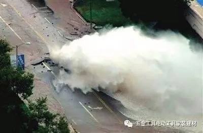 水管爆裂怎么临时堵塞,水管管道堵塞最快的疏通方法