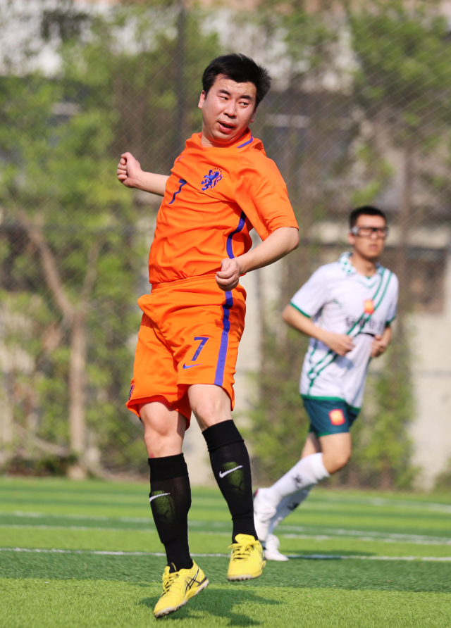 他们上演了一场杭州版实况足球，用爱搭起希望的桥梁！