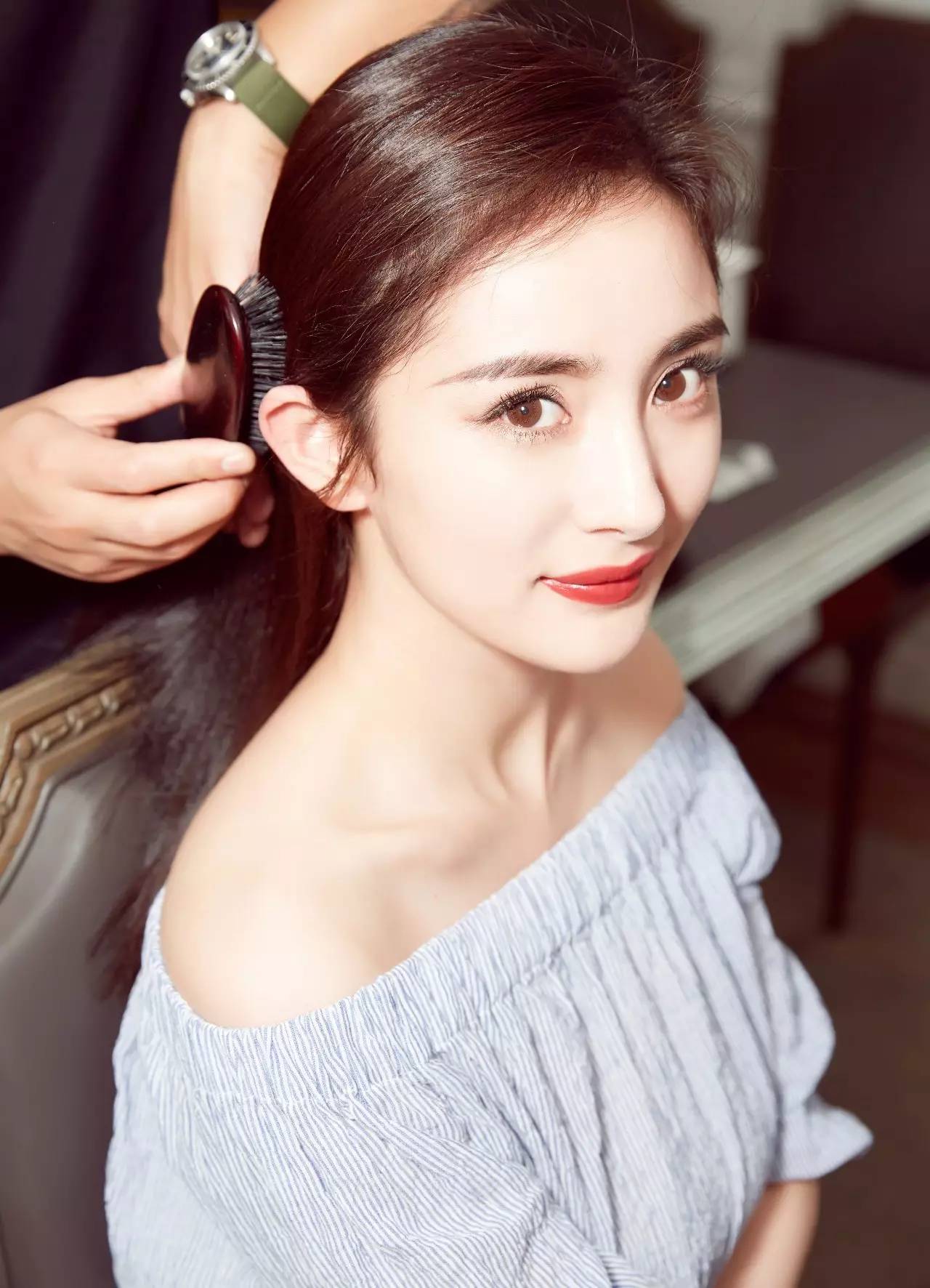 杨幂metgala红毯万寿牡丹现场,杨幂上红毯