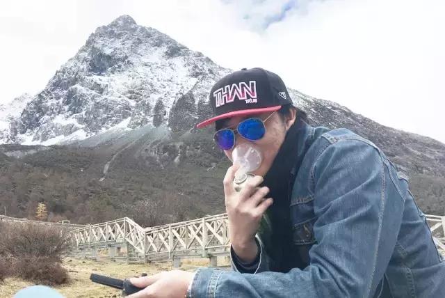 最真实稻城亚丁航拍,一分钟感受稻城亚丁景点