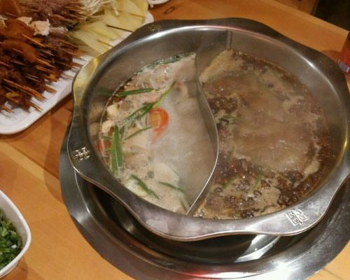 袁记串串香成都特色双人套餐,袁记串串香150元三个人够吃吗