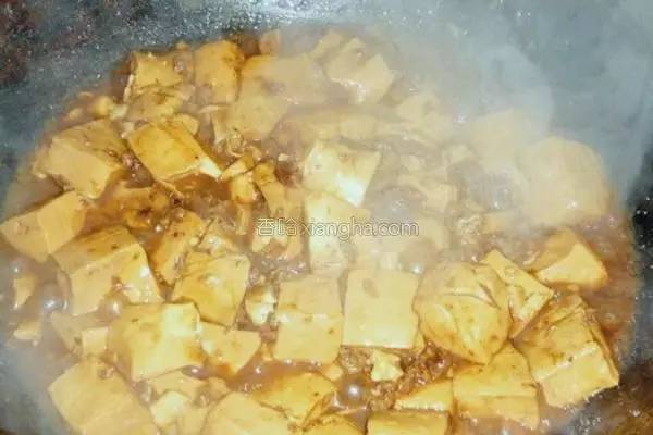 豆腐的这种做法太下饭了，咬一口会爆汁，孩子把盘子都舔干净