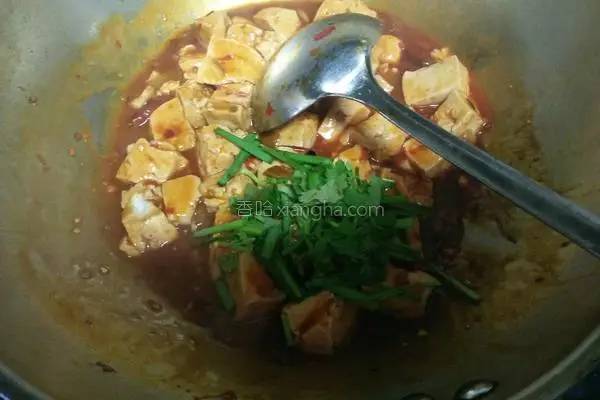 豆腐的这种做法太下饭了，咬一口会爆汁，孩子把盘子都舔干净