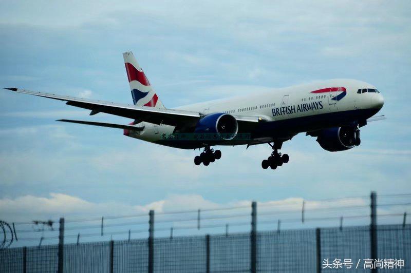 男子踩飞行板飞越英吉利海峡,法国飞人23分钟飞越英吉利海峡