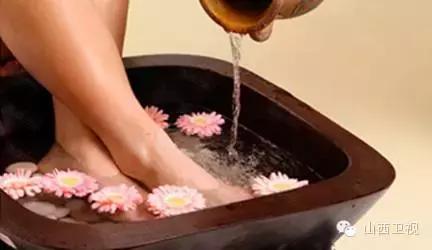 高跟鞋这样穿绝对不会累,高跟鞋要怎么穿才不会有声音