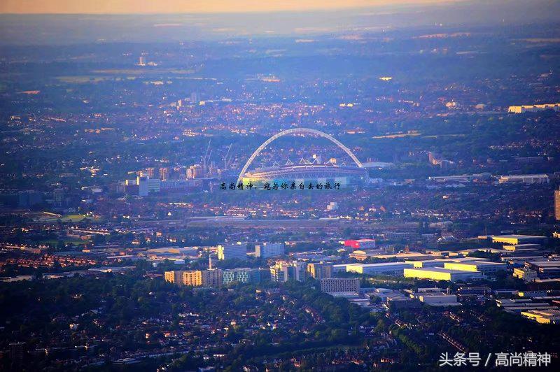 男子踩飞行板飞越英吉利海峡,法国飞人23分钟飞越英吉利海峡