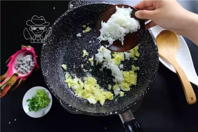 炒饭怎么做简单又好吃儿童,茄子炒饭家常做法简单好吃