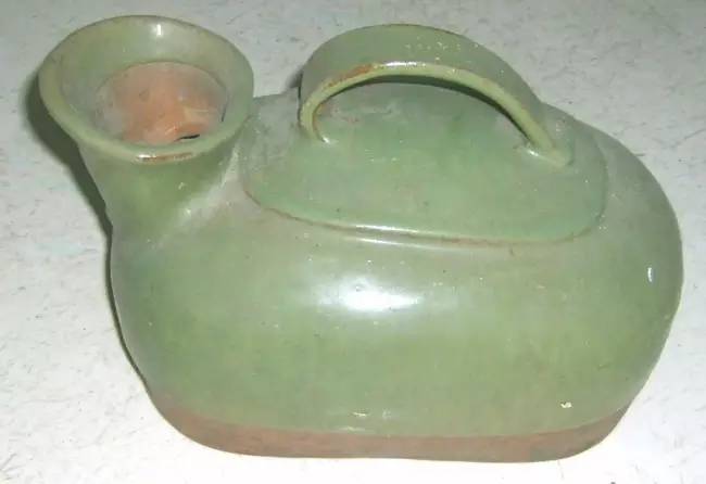 尿尿小技巧,怎么在床上用尿盆排尿