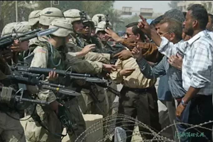 中、俄、美三国*用军***刀刺**改进之路：总有一款完爆三棱*刺军**