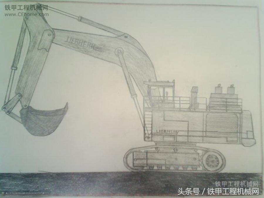 大学生酷爱画挖掘机作品让人震撼！