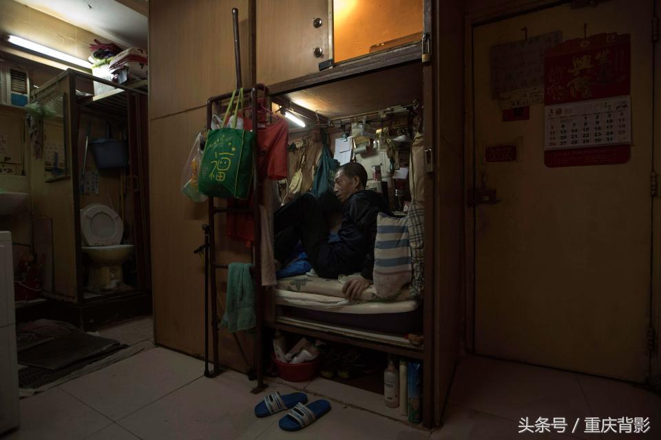 “鞋盒”是香港一个工薪阶层拥挤不堪的家庭被迫生活