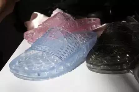 9块9包邮拖鞋搞笑评论,9块9包邮拖鞋