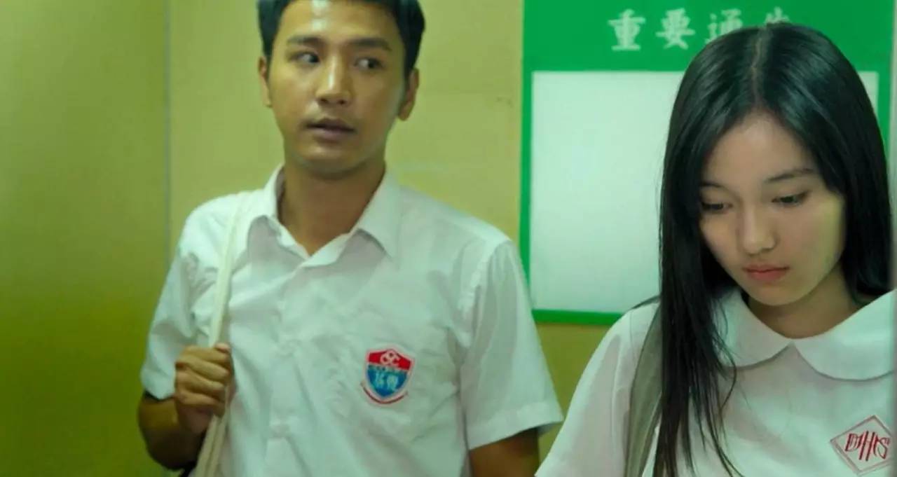 在这部香港青春片里暗恋、意外怀孕、黑社会、兄弟情都有