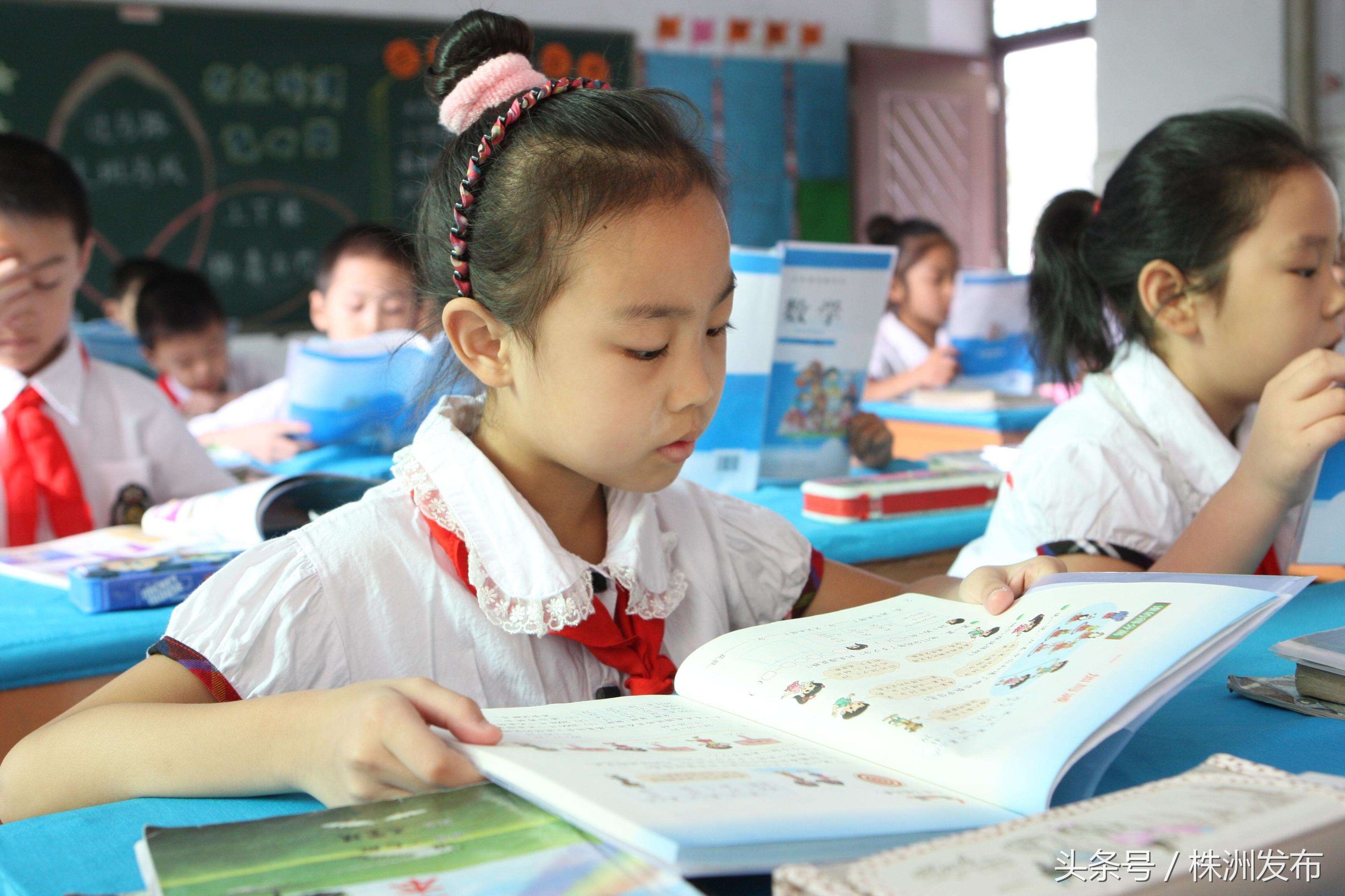 湖南今年的教学教材怎么要收费了,湖南2022年秋季中小学教材价格