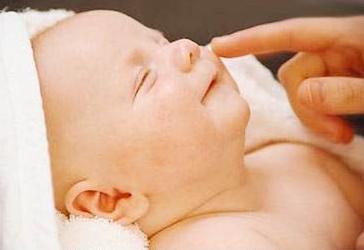 用这些方法让宝宝夏季远离痱子,夏季宝宝如何预防痱子