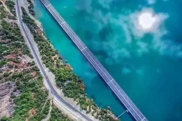 拉林高速与318国道区别,318最美拉林高速