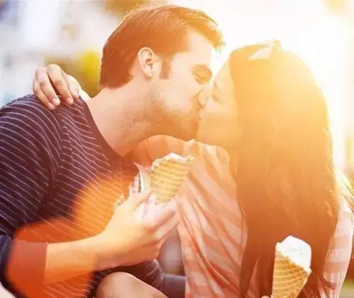 各种各样的冰淇淋怎么吃,吃冰淇淋的样子