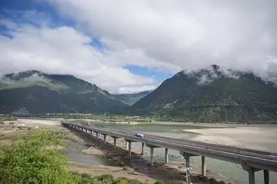 拉林高速与318国道区别,318最美拉林高速