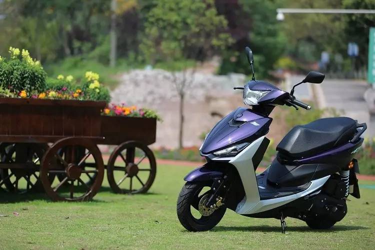 林海国四巧格踏板车测评,林海格格电喷踏板