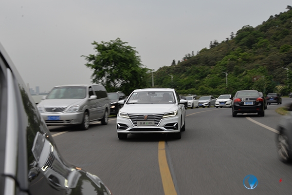 上汽荣威新能源车体验,荣威ei6max试驾