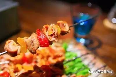 湖南人宵夜吃什么最过瘾,湖南人吃爆辣烧烤