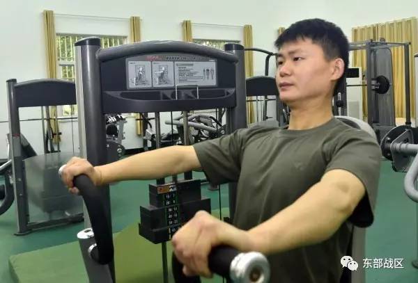 军营健身达人教你如何练出好身材,健身器械体能训练大全