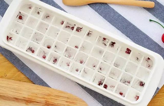 周末，宅在家里不如开始做冰棒吧！想吃什么口味自己选，这个夏天才不算浪费！