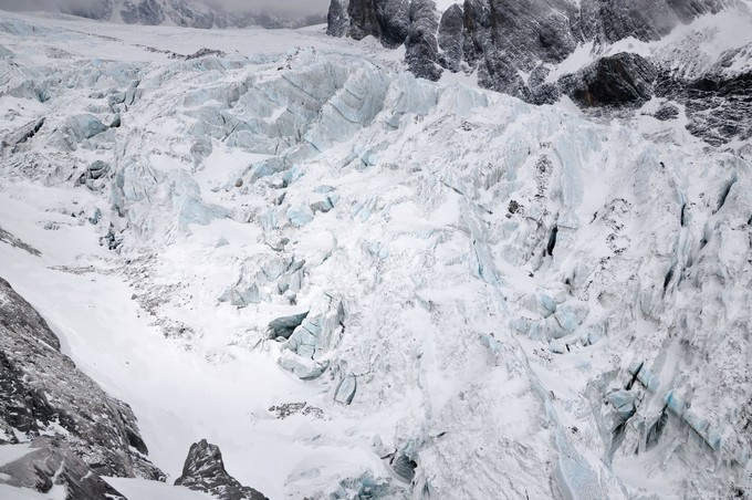 玉龙雪山纳西人心中的神山,玉龙雪山是当地纳西族的神山