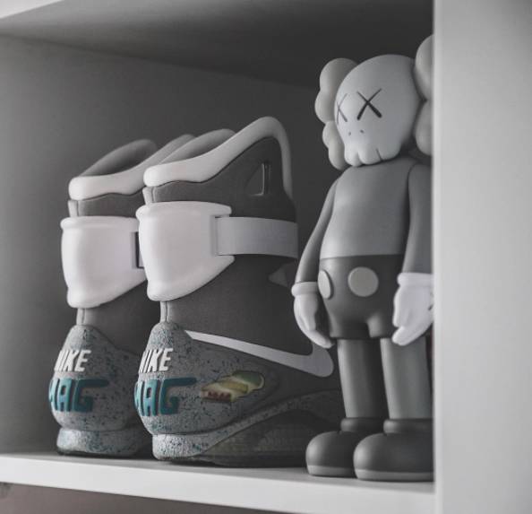 yeezy350白斑马哪年的好,国内最贵的鞋是多少钱