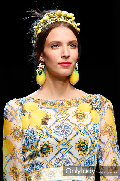 头发上的装饰发夹,头发上的装饰钻石