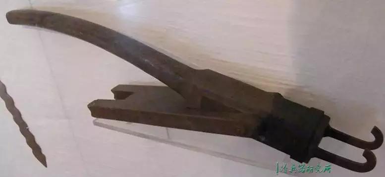 开弩方式在进步，欧洲弩兵为啥还都喜欢背个大盾牌？