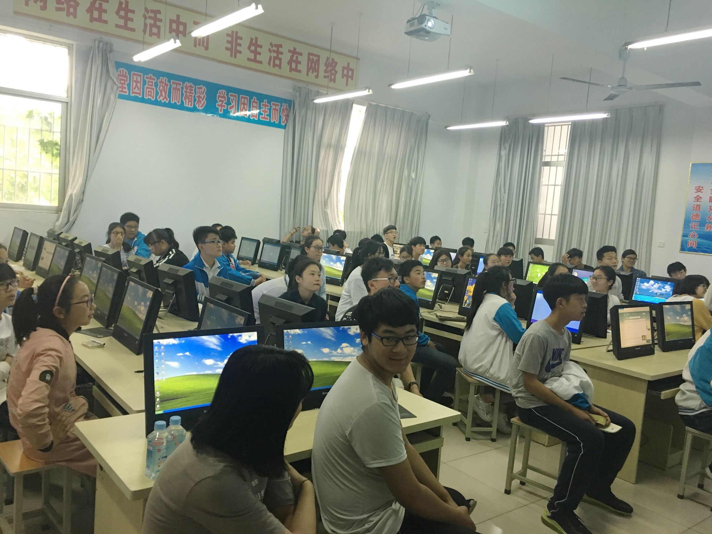 许昌市健康路小学活动,许昌市毓秀路小学和实验小学