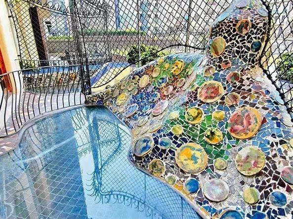 西班牙高迪个人介绍,疯狂的高迪成就了巴塞罗那的传奇