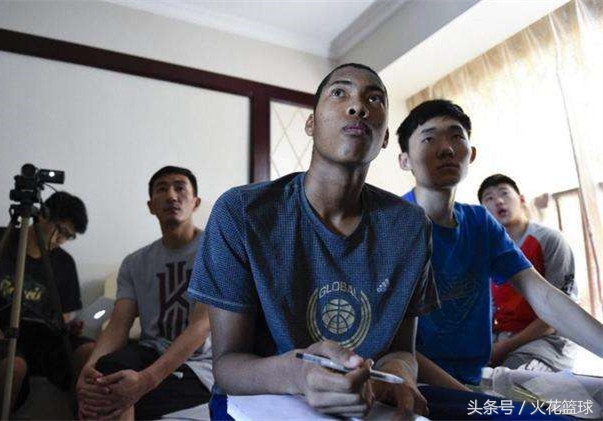 中国体坛黑人混血球员，多是孤儿和单亲，梦想披上国家队战袍