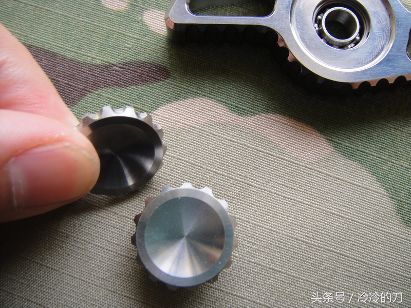 炫彩钛合金指尖陀螺,精致小巧炫酷指尖陀螺