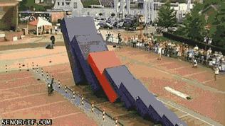 别以为站那么远就射不着你,真是浪费一桶酒