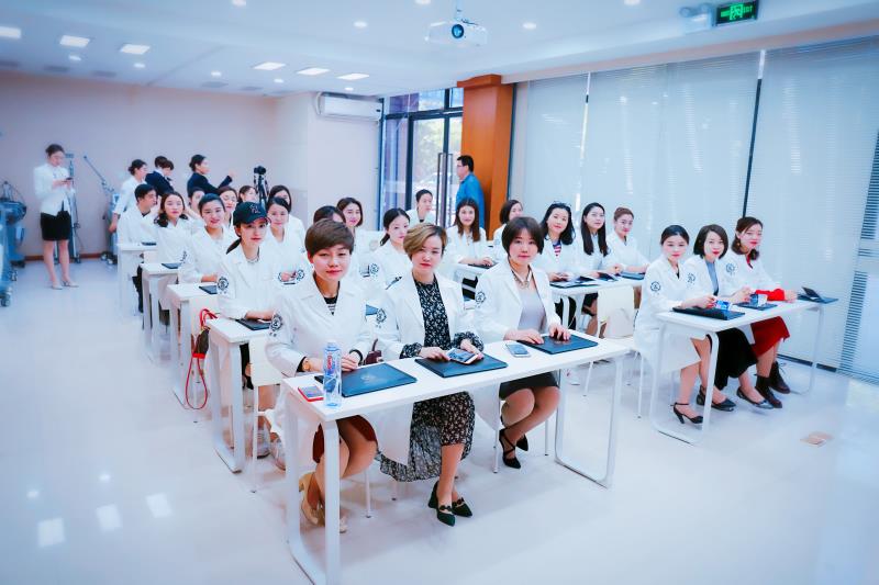 S庆熙美*联学**合办学：激光美容全新的美容培训课程