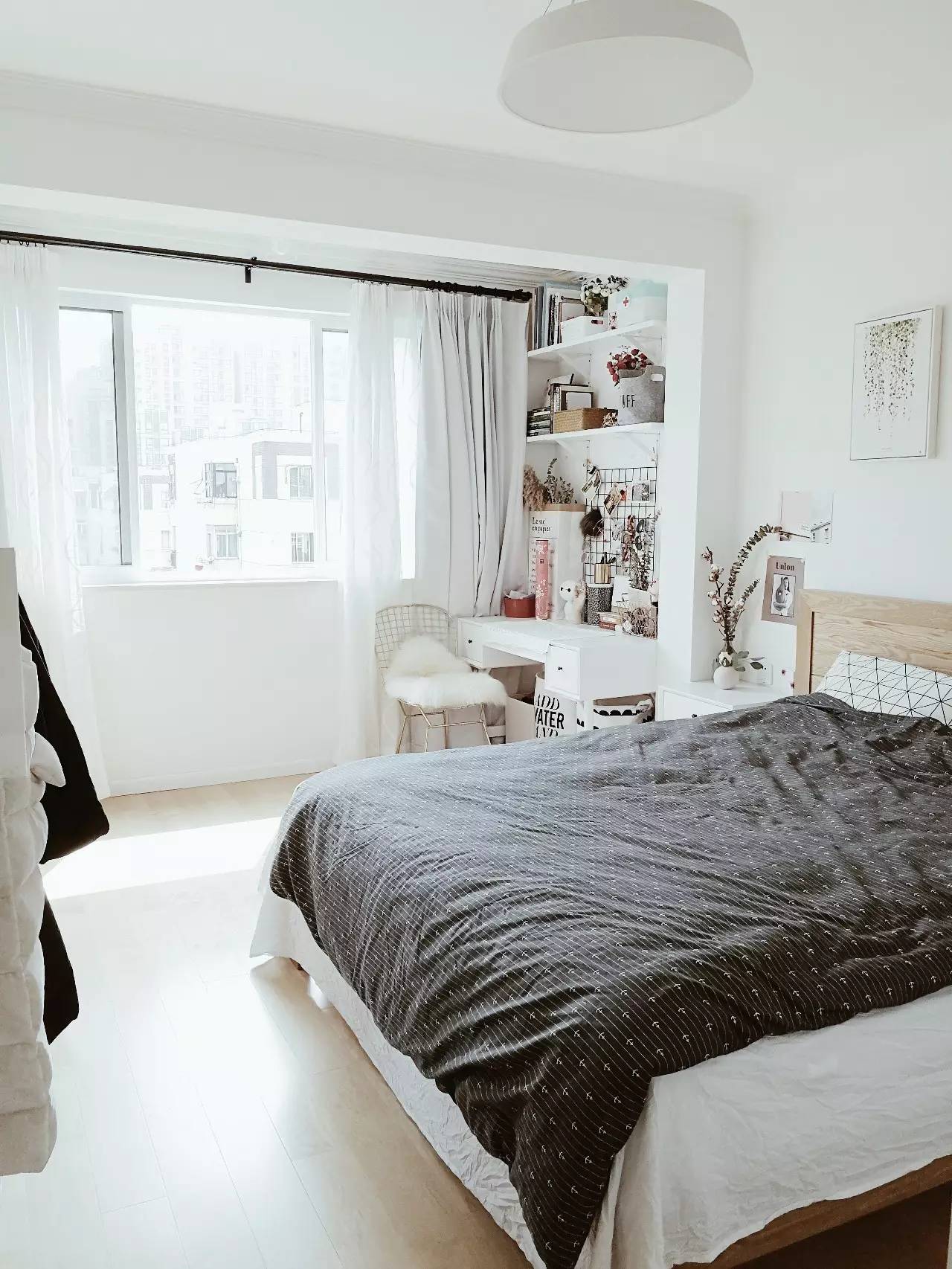 她改了两扇门，将家装成网图中的模样