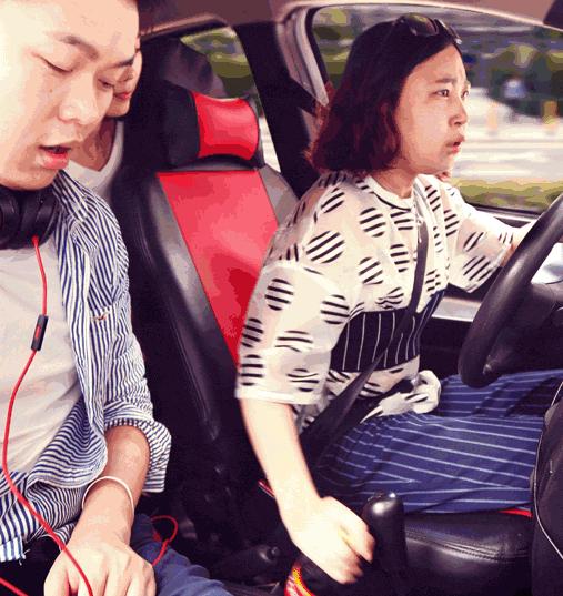 儿子等待父母回来过年,儿子还没几天就要回家探亲