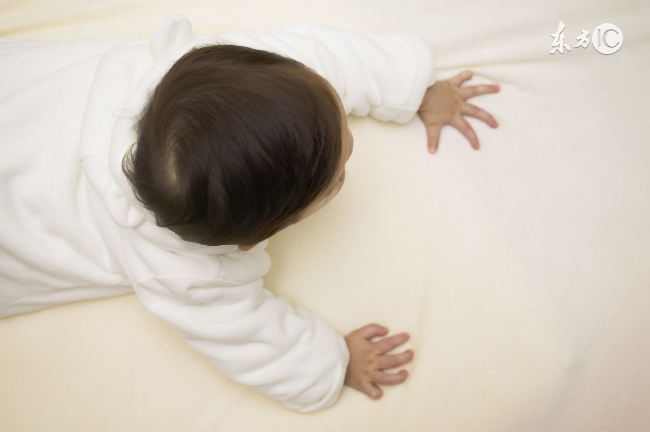 一个月的宝宝湿疹妈妈要忌口,孩子得湿疹妈妈也要忌口