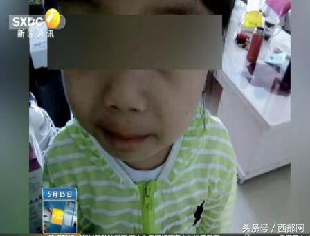 幼儿园老师给孩子嘴巴贴胶布,小朋友嘴巴被胶带粘住