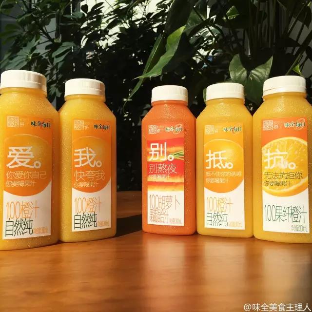 包装上面有一个很大的蜜字的饮品,包装上是一个字的茶的饮料